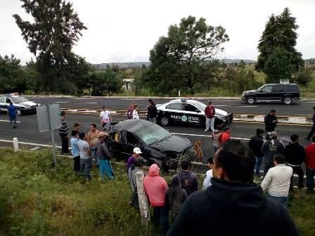 Un muerto y dos lesionados deja accidente en autopista imagen 1