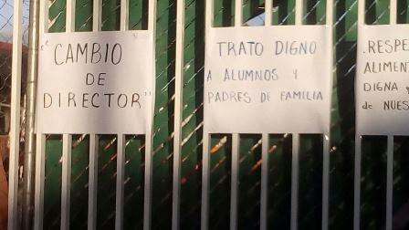 Protestan padres de familia en escuela primaria de Belén imagen 1
