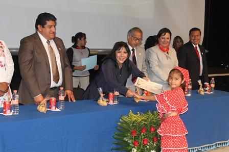 Reconoce Anabell Ávalos la formación de futuros profesionistas imagen 1