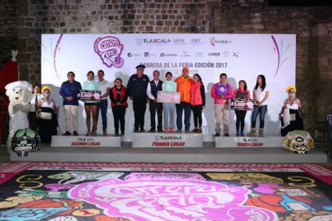 Fiesta y tradición en la Carrera Nocturna de la Feria de Tlaxcala imagen 4