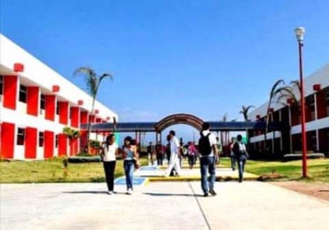 Alumnos de la UPTx fuera de peligro tras explosión de matraz