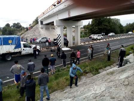 Un muerto y dos lesionados deja accidente en autopista imagen 2