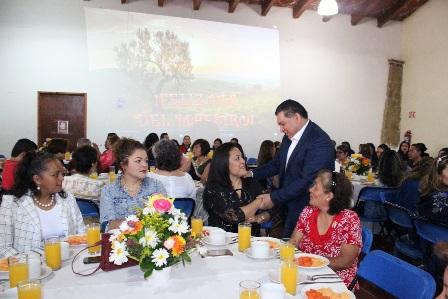 Celebran en Apetatitlán el Día del Maestro imagen 2