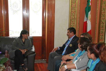Se reúne alcaldesa Ávalos con gobernador rotario del distrito 4185 imagen 2