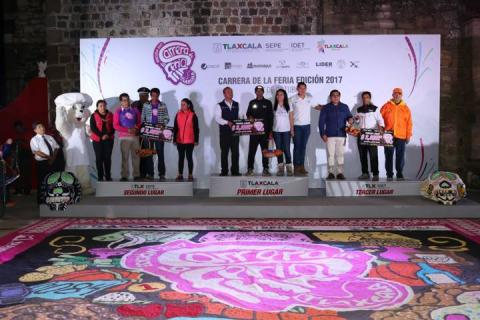 Fiesta y tradición en la Carrera Nocturna de la Feria de Tlaxcala imagen 2