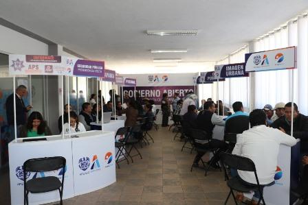 Alcalde de Apizaco atiende a más de 3 mil personas en audiencias imagen 2