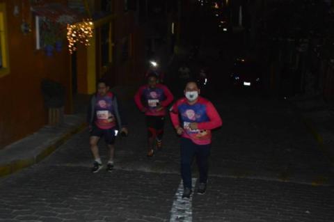 Fiesta y tradición en la Carrera Nocturna de la Feria de Tlaxcala imagen 8