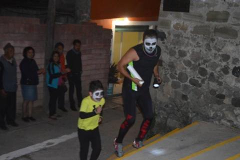 Fiesta y tradición en la Carrera Nocturna de la Feria de Tlaxcala imagen 7