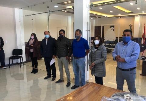 Policías municipales de Atlangatepec reciben uniformes nuevos