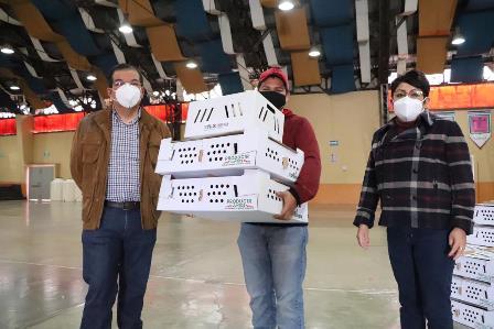 Autoridades de Huamantla entregan de paquetes de aves de traspatio imagen 3