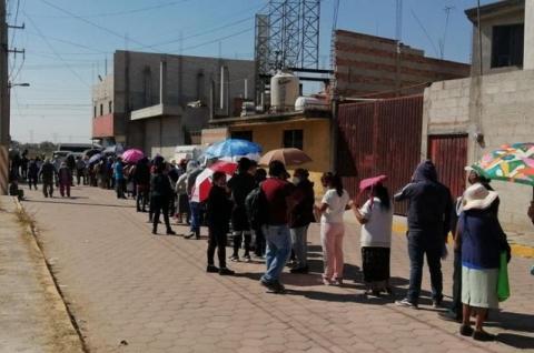 Bienestar provoca molestia de pobladores por mala organización en SPM