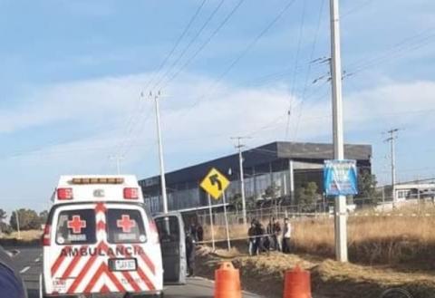 Localizan cadáver a un costado de la Vía Corta en Papalotla