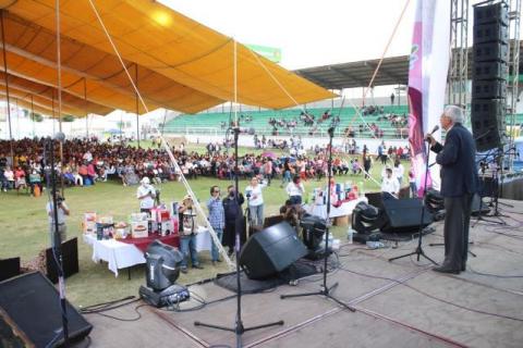 Lleno total y alegría en Chiautempan durante festejo a las madres