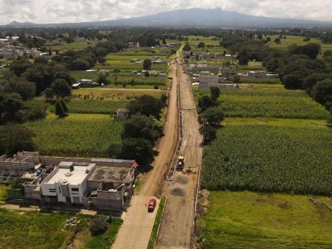 Construyen pavimento de adocreto y ampliación de red eléctrica en Chiautempan