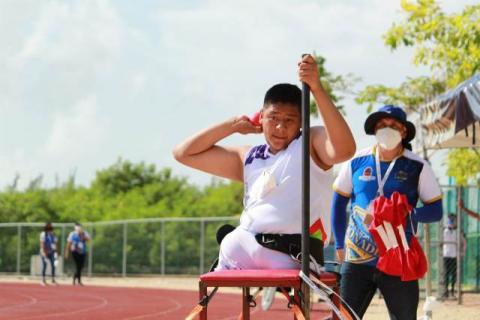 Por cerrar convocatoria de becas a deportistas y entrenadores