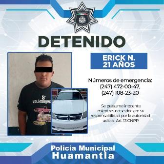 Aseguran a vehículo con sistema de luces y comunicación oficial