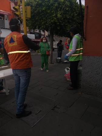 Continúan filtros sanitarios en Tianguis Sabatino de la Capital imagen 2