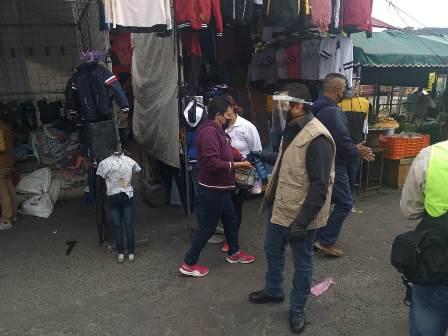 Continúan filtros sanitarios en Tianguis Sabatino de la Capital imagen 3
