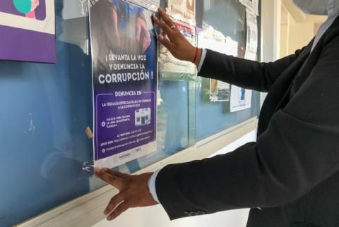 Coloca Fiscalía Anticorrupción carteles informativos en dependencias