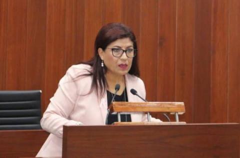 Descaro: Ex diputada Guadalupe Mata pide voto para sucesor en el SNTE
