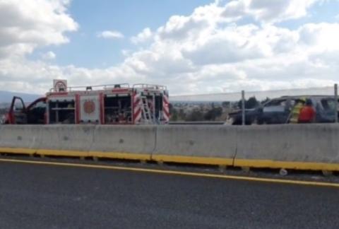 Se incendia una camioneta en el libramiento Tlaxcala – Chiautempan