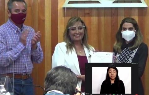 Lorena Cuéllar recibe su constancia de mayoría como gobernadora electa