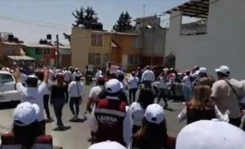 Tachan a Lorena Cuéllar de incongruente al olvidarse de la sana distancia imagen 2