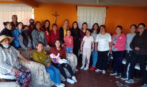 Sostiene la diputada Lorena Ruiz encuentro con habitantes de Texcalac imagen 2