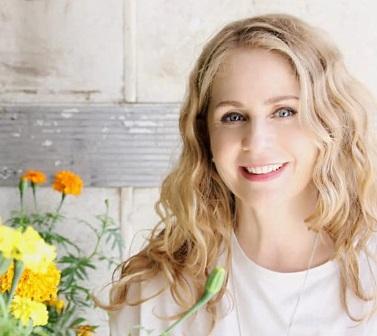 Descaro, Marcela González hace proselitismo a favor de Guillermo