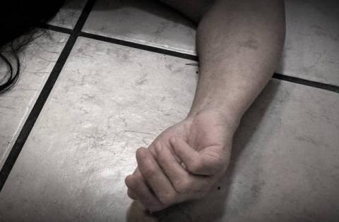 Masculino se ahorca con una cadena en Ayometla