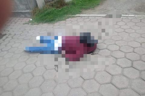 Sujeto que manejaba bici pierde la vida por culpa de un bache