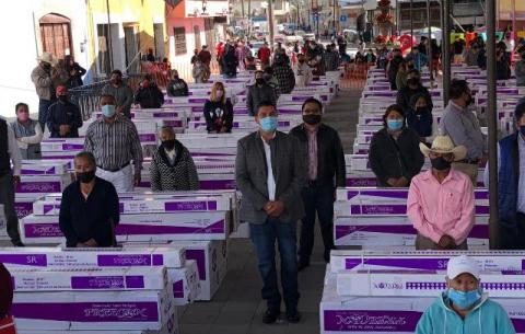 Oscar Murias entrega casi 500 calentadores solares a los nativitenses