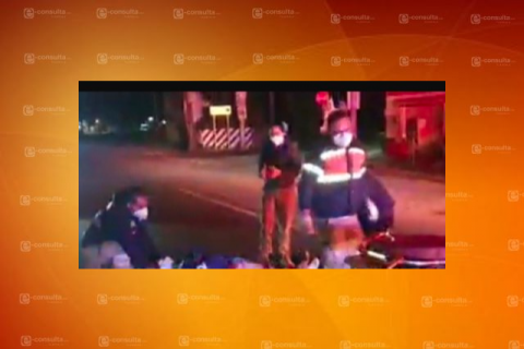 Atropellan a tres motociclistas sobre la vía corta; culpable huye