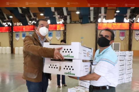 Autoridades de Huamantla entregan de paquetes de aves de traspatio imagen 1