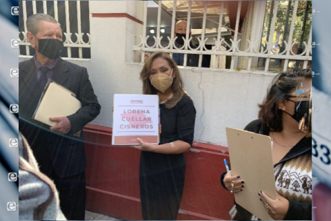 Arriba Lorena Cuéllar al registro a sede de MORENA en CDMX