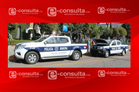 Entrega Eleazar Molina dos nuevas patrullas a la policía de Tetla