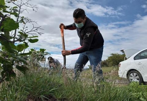Oscar Murias y ciudadanos ponen en marcha reforestación en Nativitas