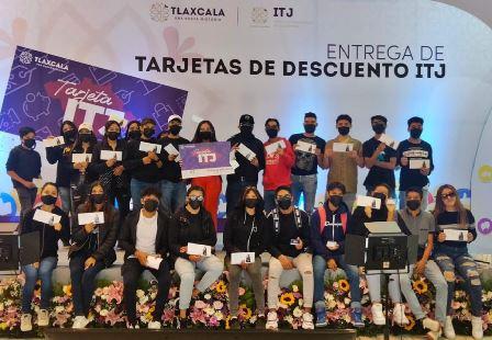 Jóvenes de Papalotla se benefician con tarjeta de descuento ITJ