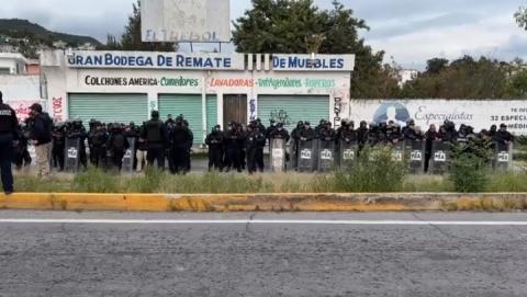 Se enfrentan normalistas y policías; estamos en emergencia, dice la SSC