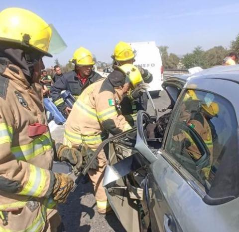 Aparatoso accidente en la autopista Tlaxcala Puebla deja un muerto