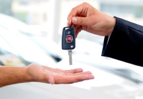 Sujeto entrega su auto para que lo pruebe y comprador jamás regresa