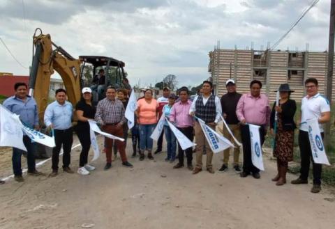 Raúl Juárez da banderazo al inicio de obras en San Pablo del Monte