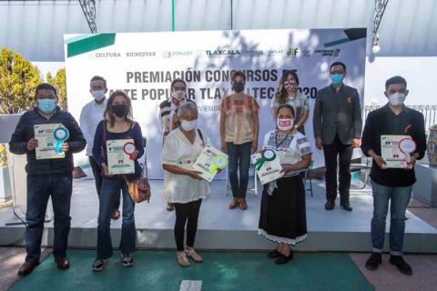 Preside Sandra Chávez premiación de concurso de arte popular