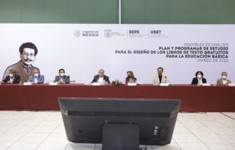Realizan análisis para el diseño de los libros de texto gratuito