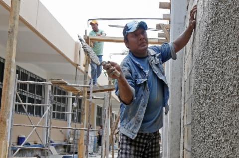 Albañiles y empleados de ventas los oficios peor pagados en Tlaxcala
