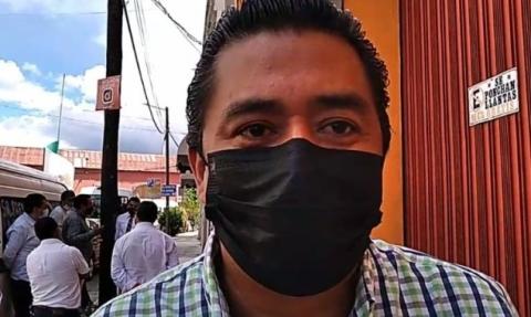 Transportistas bloquean calles principales de Chiautempan