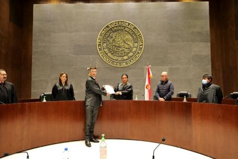 Rinde protesta Juez Municipal de Nanacamilpa ante el Pleno del TSJ