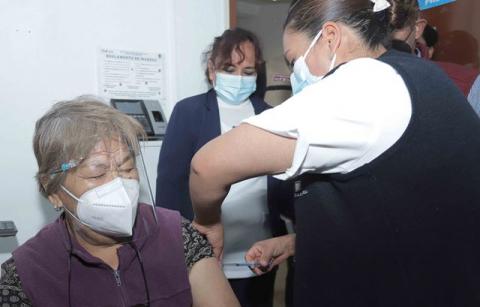 Arranca aplicación de ocho mil 98 vacunas contra Covid-19 para adultos mayores