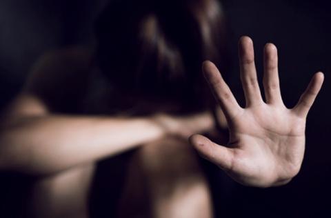 Familia golpea y detiene a presunto violador de un menor de edad