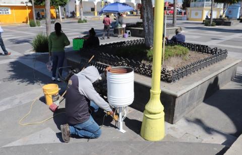 Colocan botes de basura en explanada de Xicohtzinco imagen 1